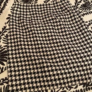 Houndstooth polyester/wool skirt